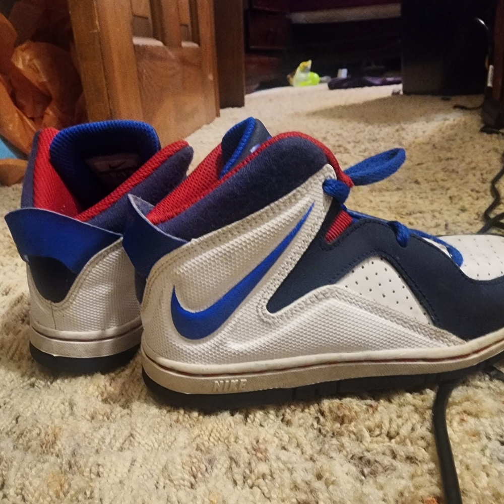 NIKE Boys Invader